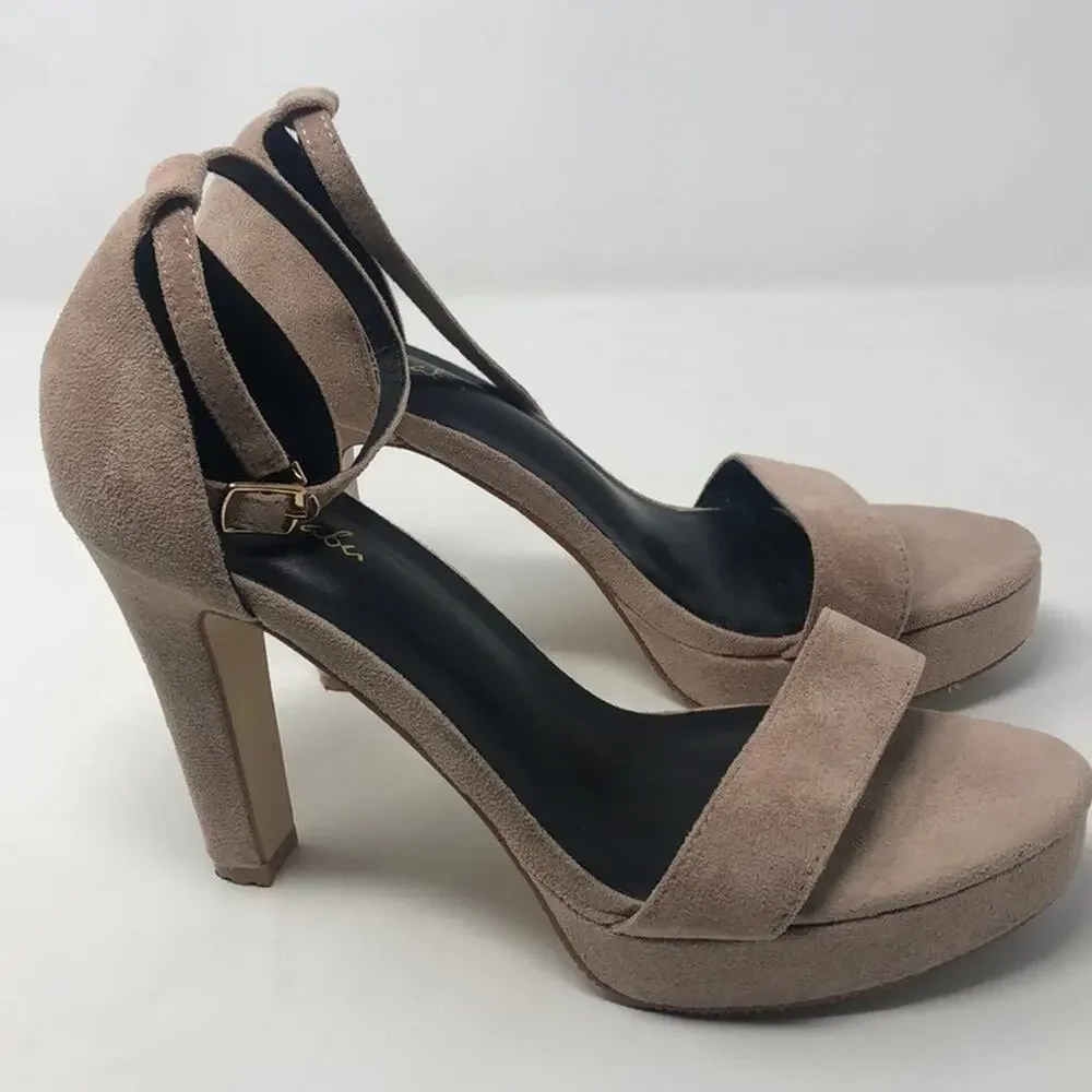 $10 SALE! Yongyabu women’s 8 faux suede mauve platform heels
